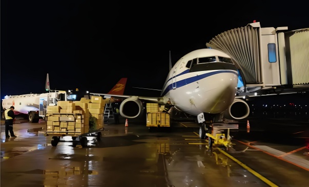 銀川機場貨運,快遞怎么樣才能空運